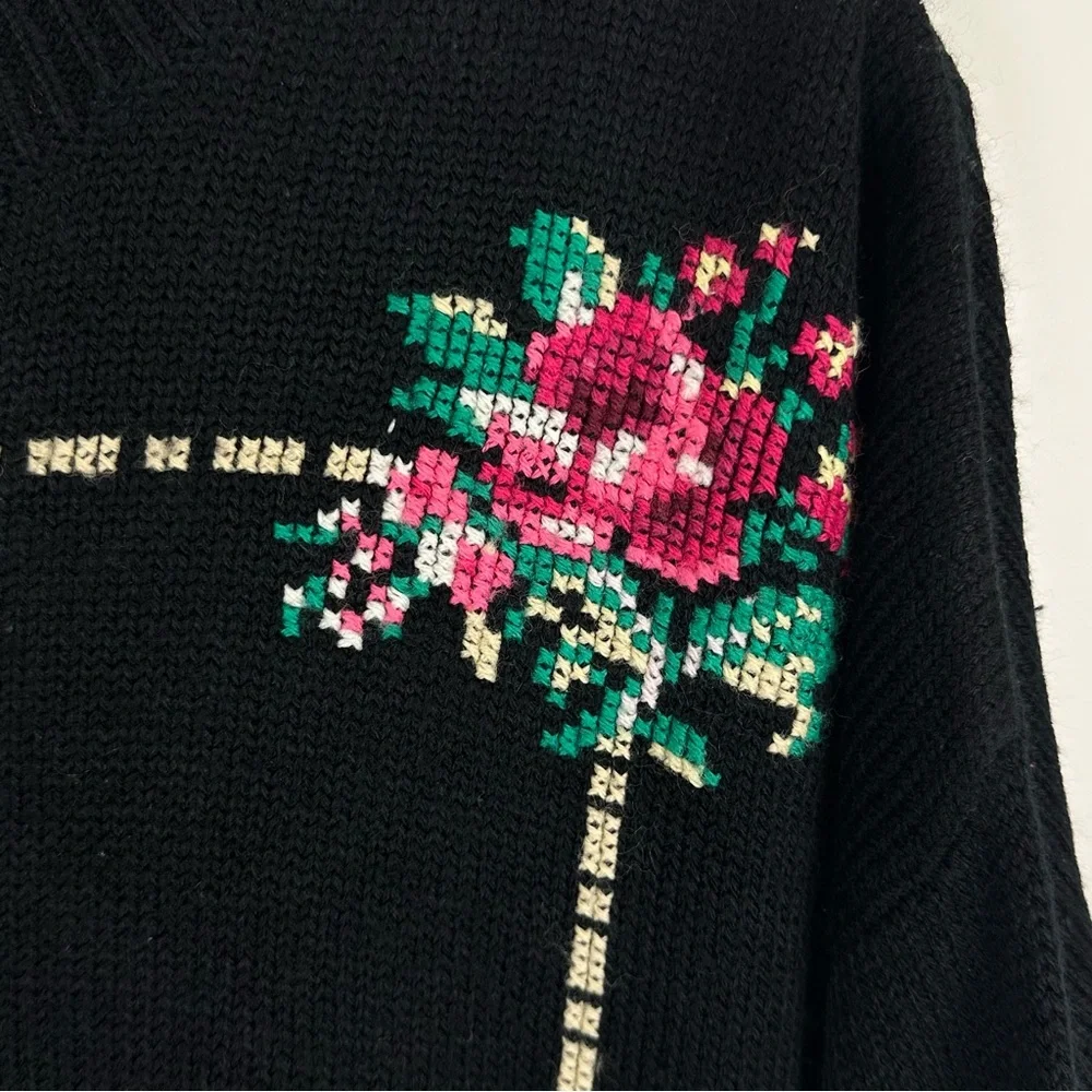 Vintage Oversized Rose Embroidered Cross Stitch Mock Neck Long Sweater Size XL - Picture 4 of 8